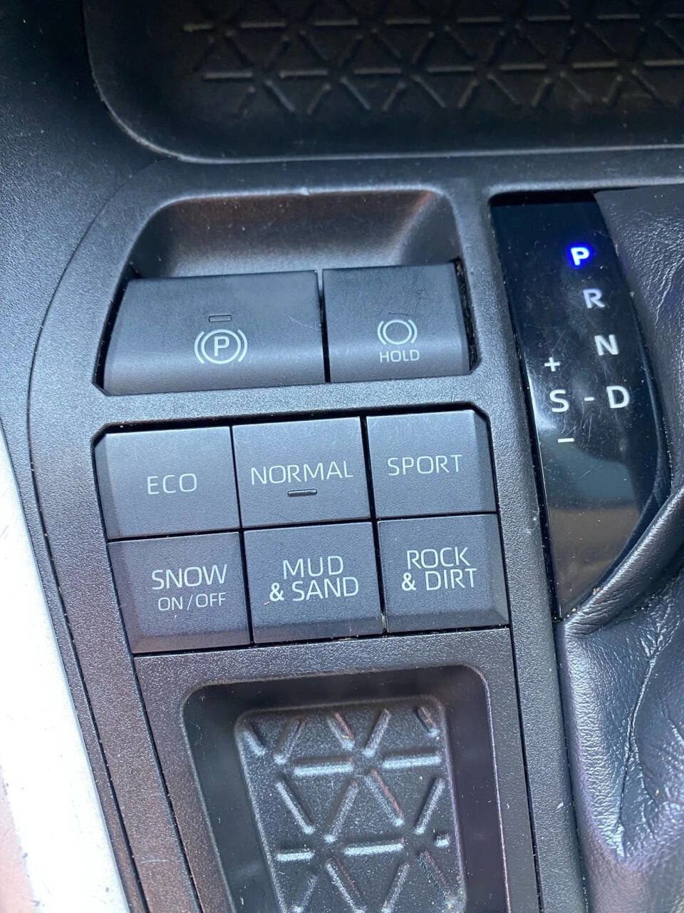 Used 2021 Toyota RAV4 XLE image 18