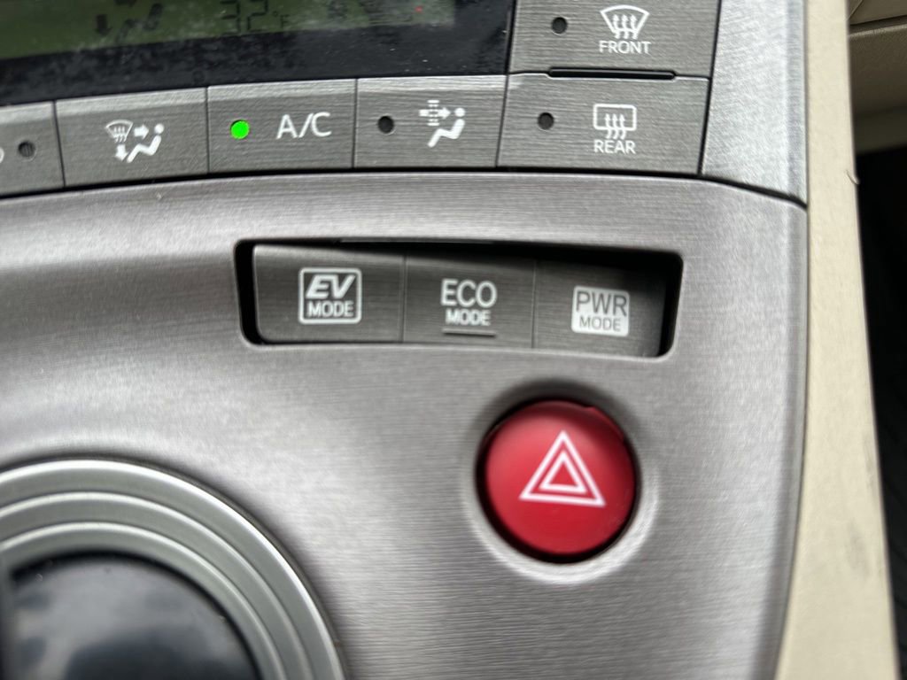 Used 2015 Toyota Prius Three image 25