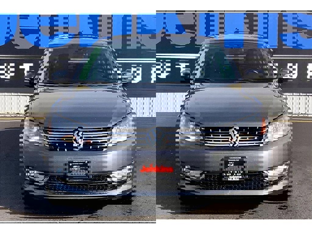 Used 2014 Volkswagen Passat TDI SEL Premium image 3