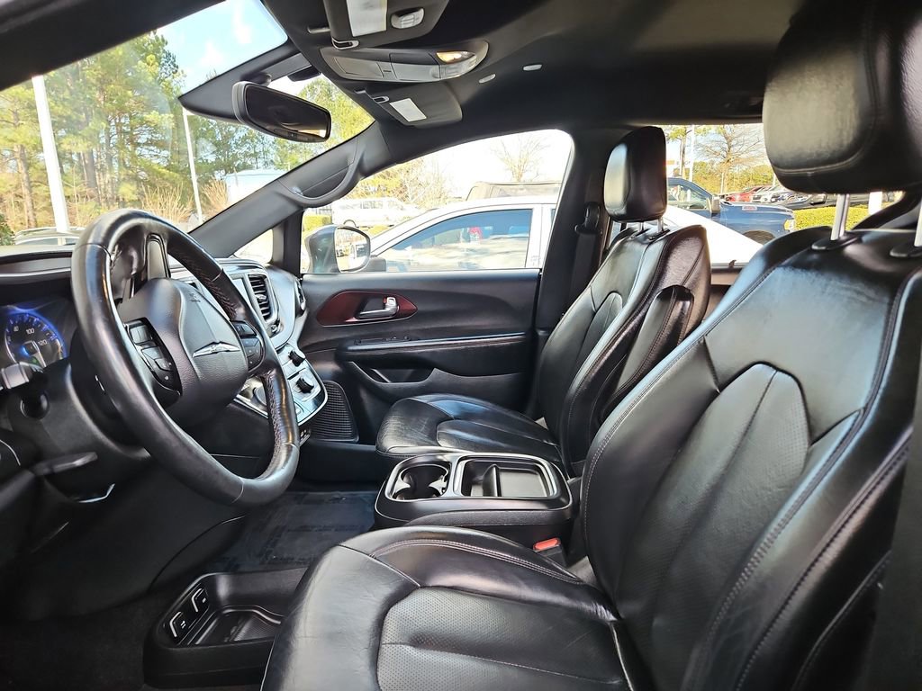 Used 2020 Chrysler Pacifica Touring-L image 22