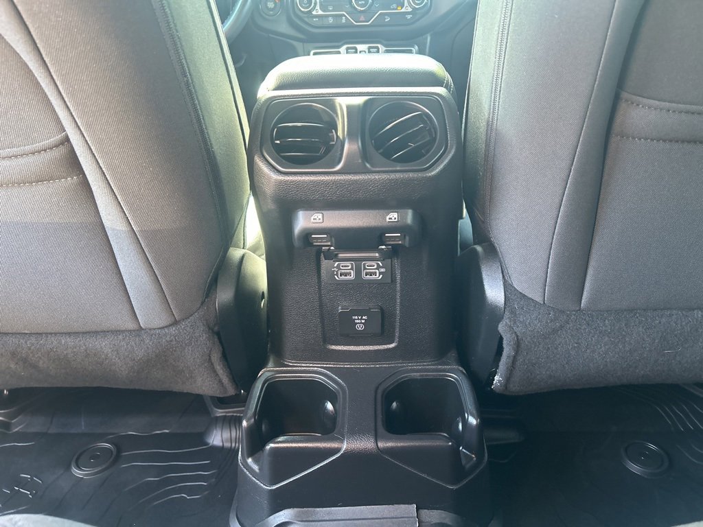 Used 2018 Jeep Wrangler Unlimited Sahara image 30