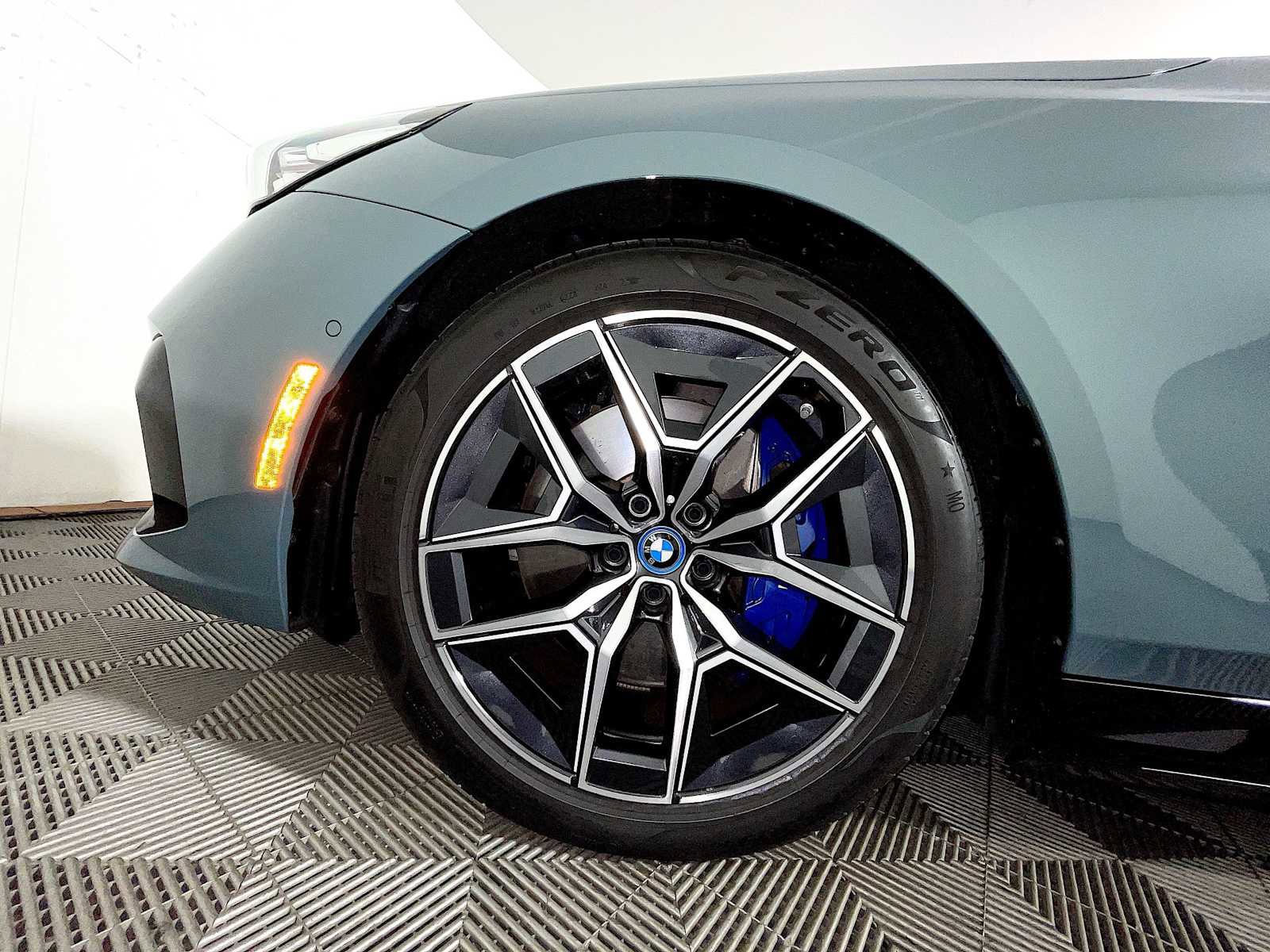 Used 2024 BMW i5 M60 w/ Premium Package image 8