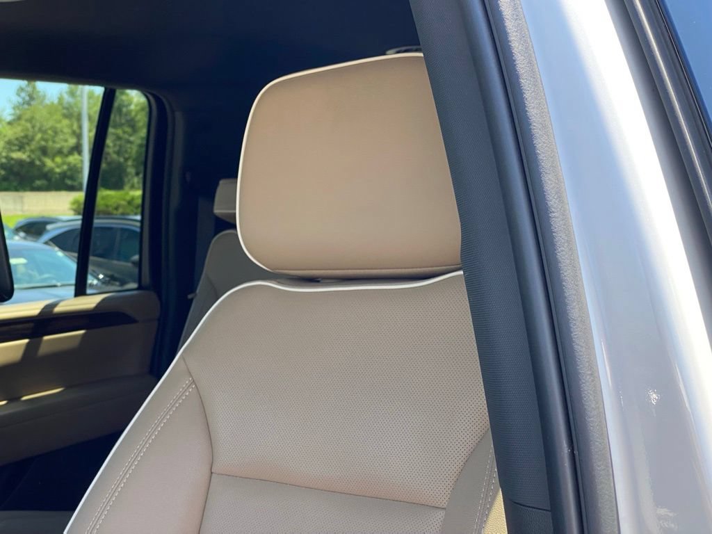 Used 2024 Chevrolet Suburban Premier w/ Advanced Technology Package AWD/4WD image 23