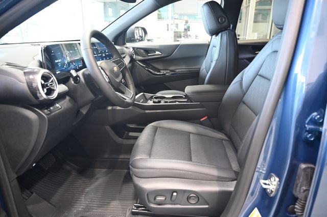 New 2027 Chevrolet Equinox LT w/ Convenience Package II FWD image 9
