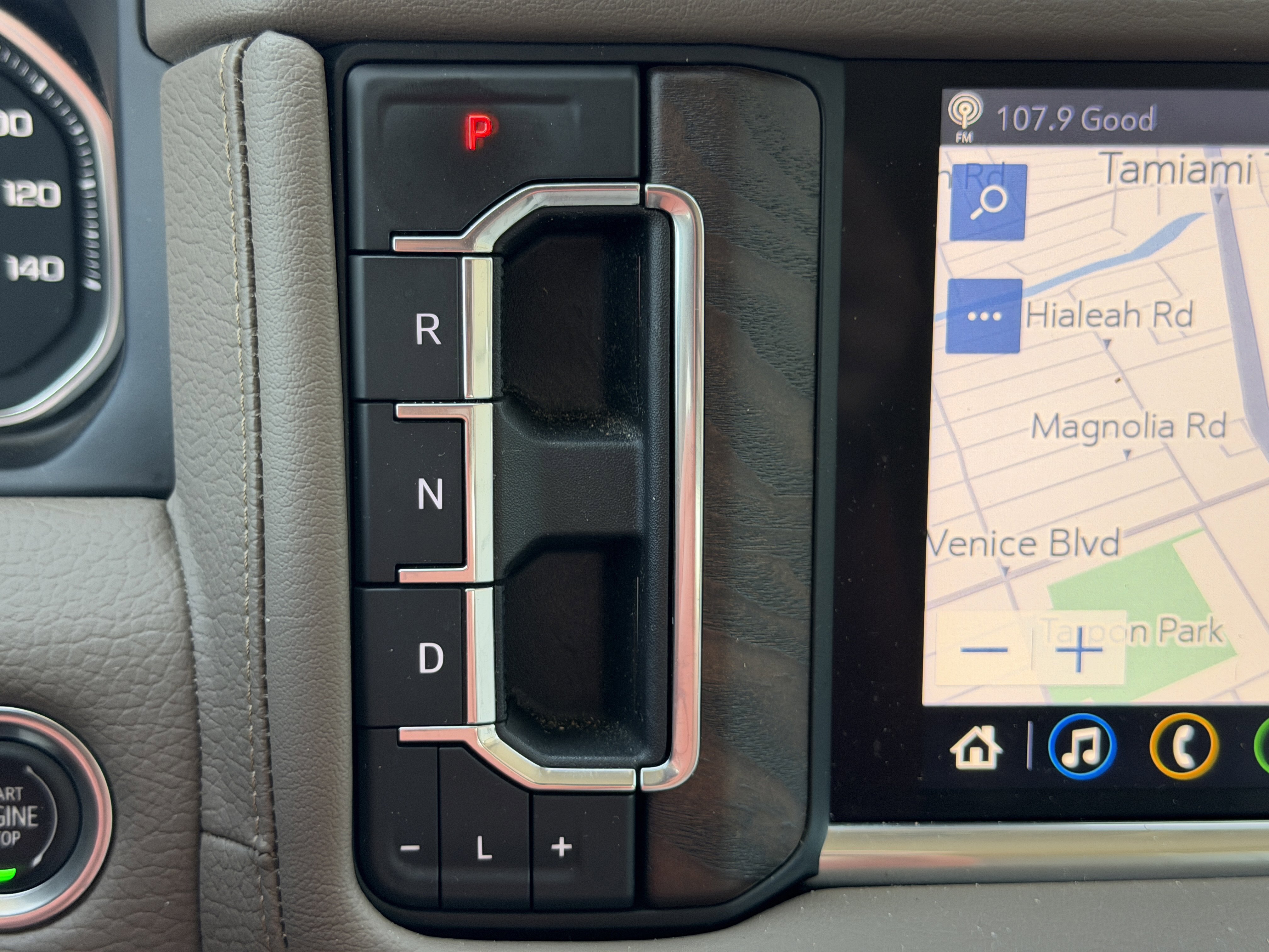 Used 2021 GMC Yukon Denali w/ Denali Premium Package image 29