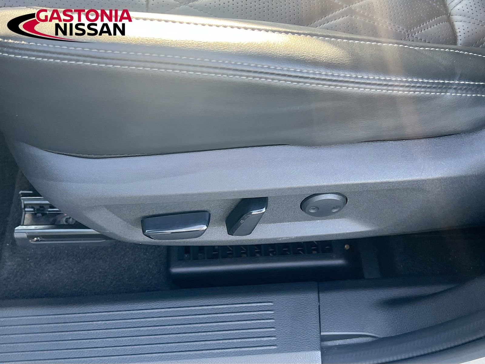 Used 2023 Nissan Rogue Platinum w/ Platinum Premium Package AWD/4WD image 26