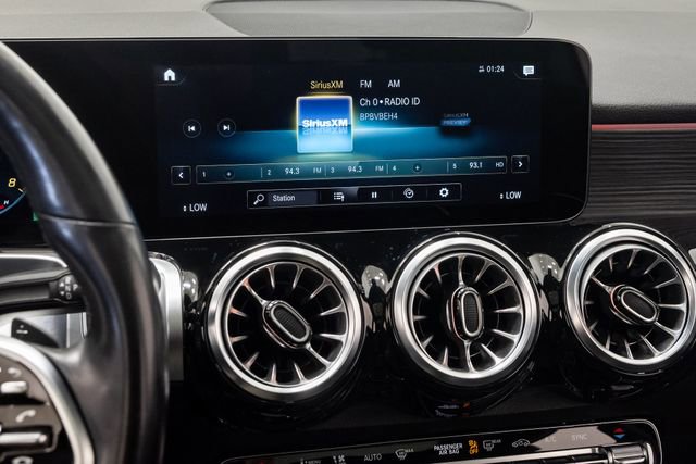Used 2023 Mercedes-Benz GLB 250 4MATIC w/ Premium Package image 16