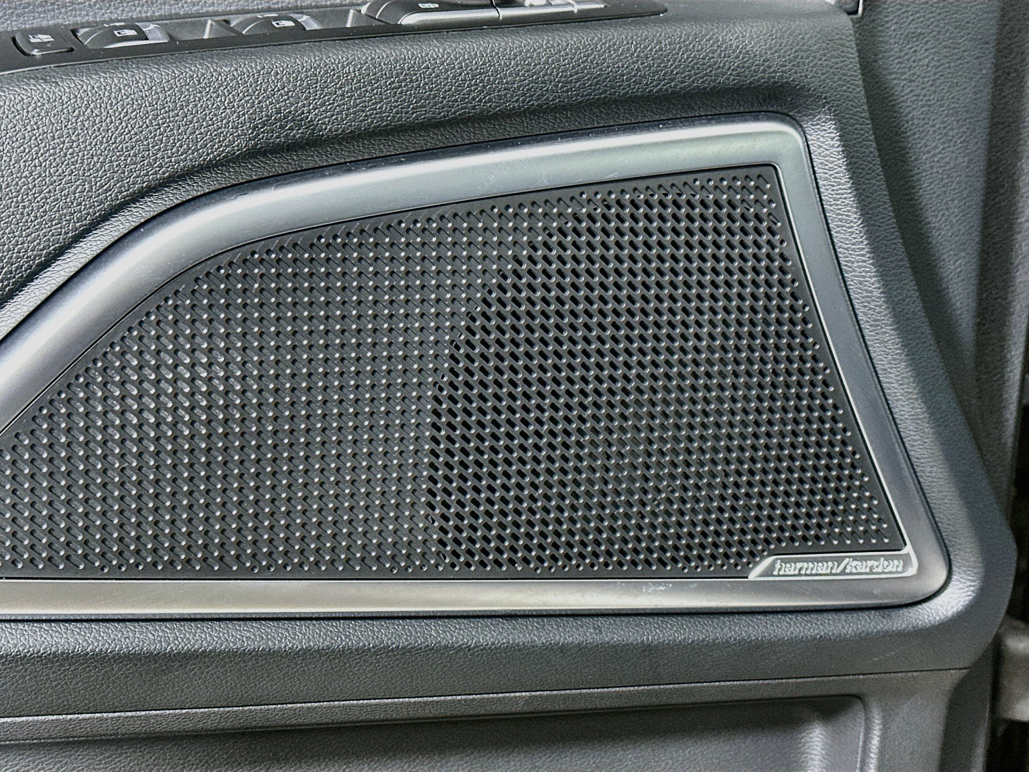 Used 2025 Kia Telluride SX FWD image 19