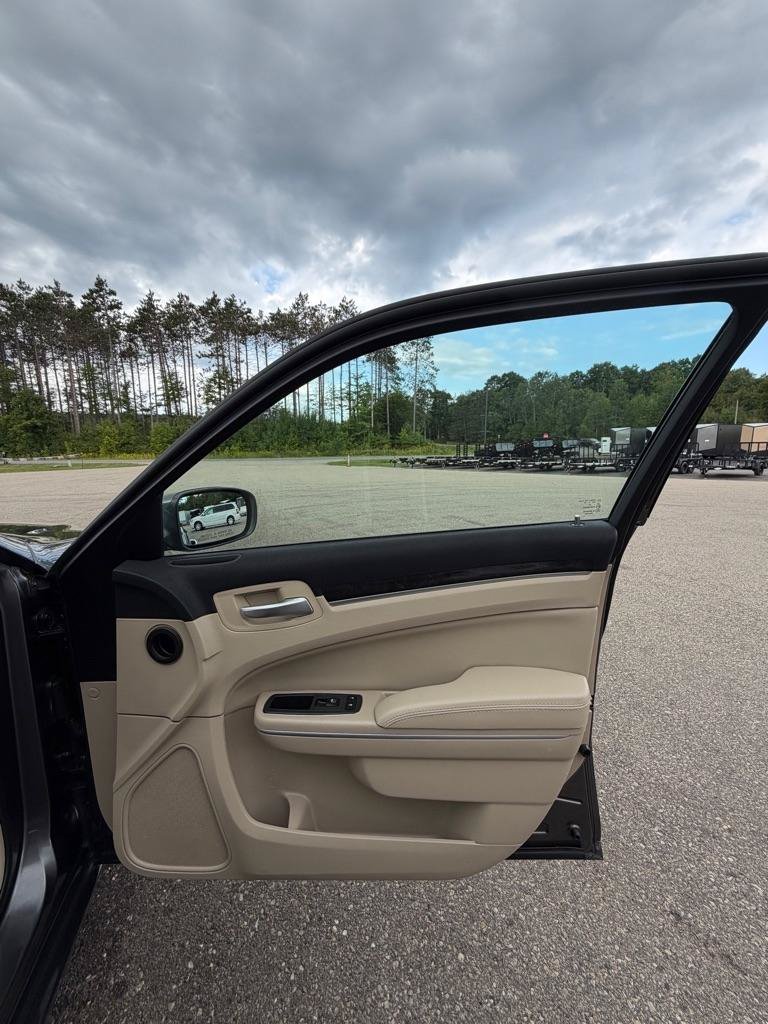 Used 2013 Chrysler 300 AWD w/ Driver Convenience Group image 18