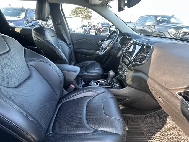 Used 2019 Jeep Cherokee Limited image 16