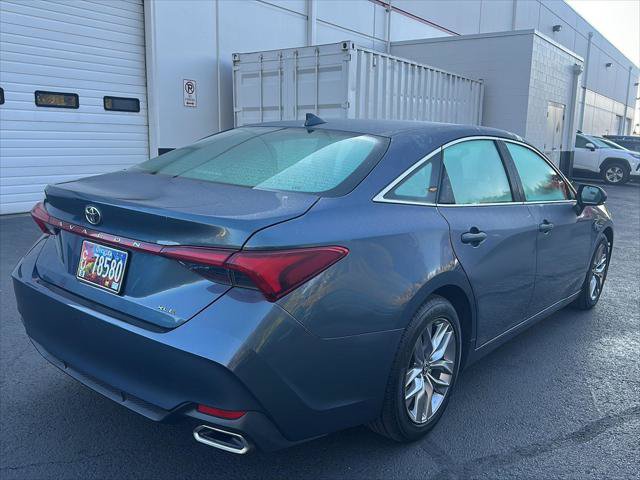Certified 2022 Toyota Avalon XLE w/ Moonroof Package FWD image 5