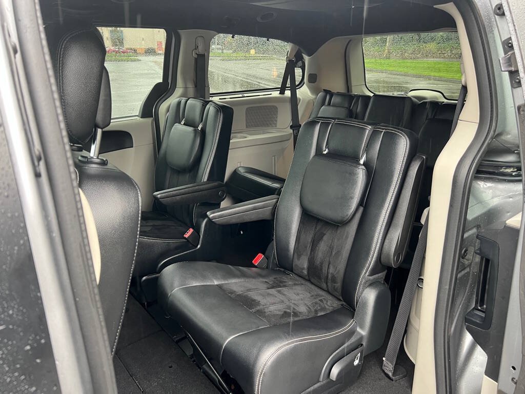 Used 2016 Dodge Grand Caravan SXT FWD image 15
