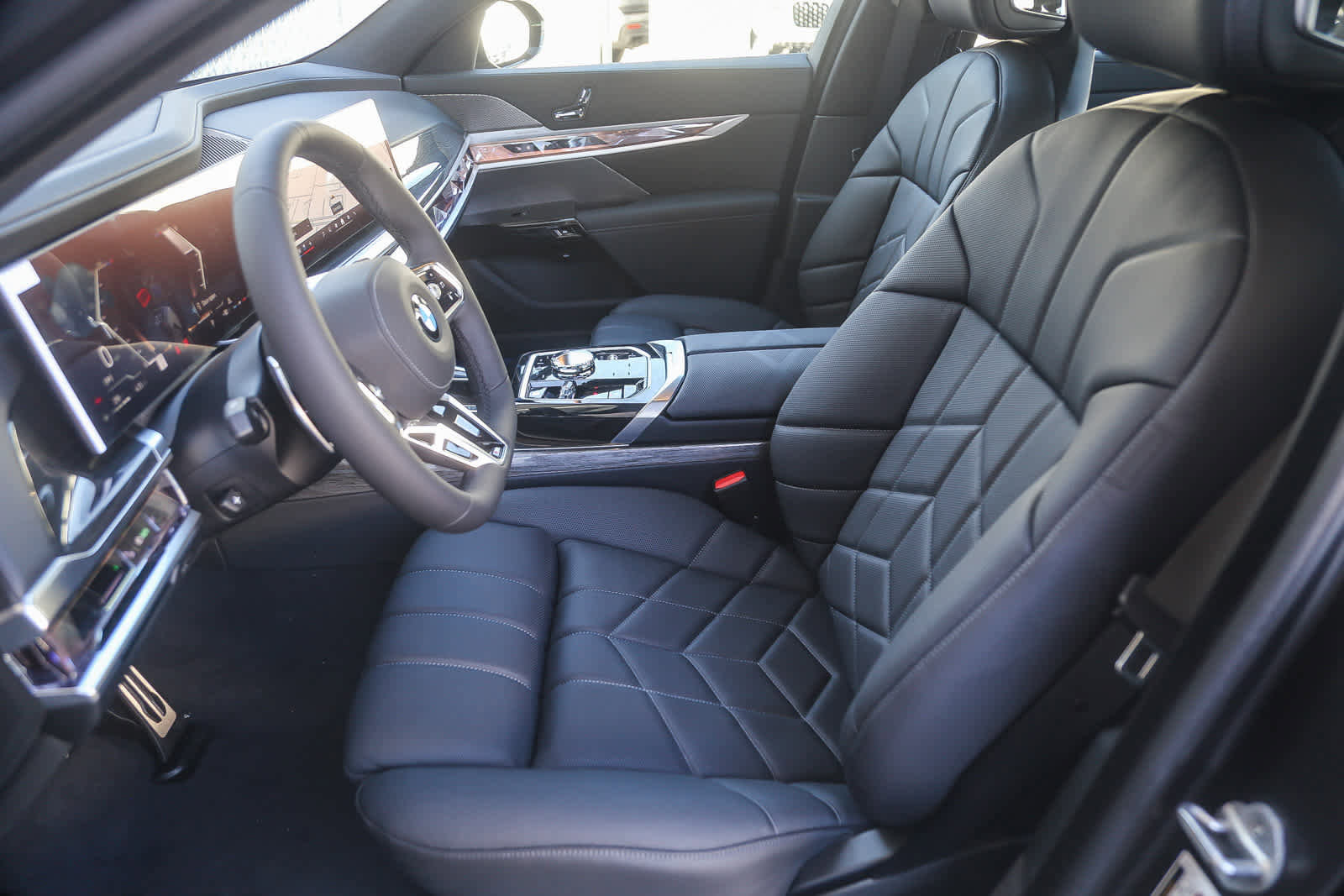 New 2026 BMW 760i xDrive w/ Premium Package image 14