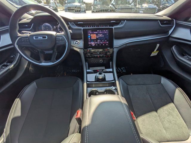 New 2025 Jeep Grand Cherokee L Laredo image 13