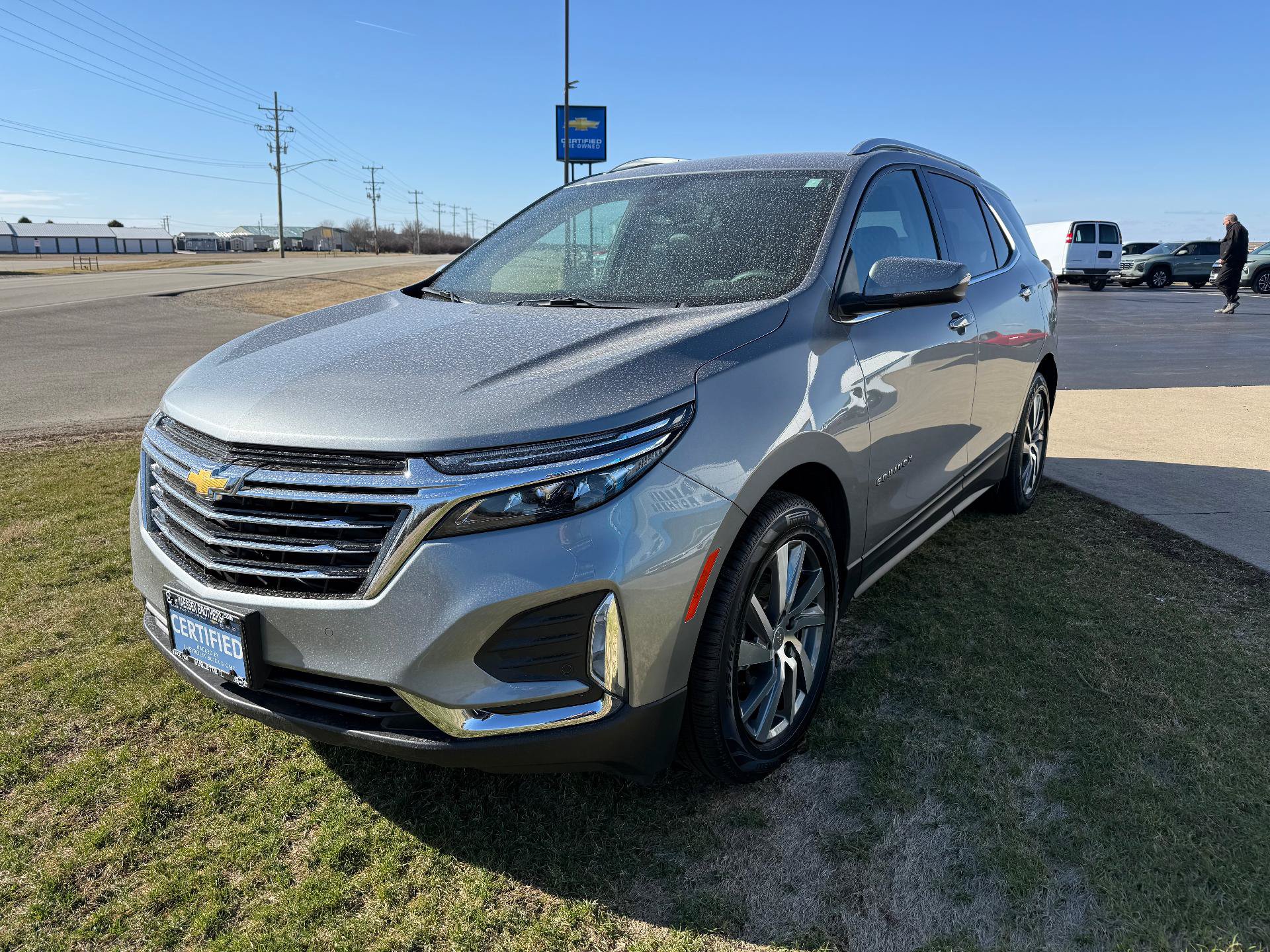 Used 2023 Chevrolet Equinox Premier FWD image 3
