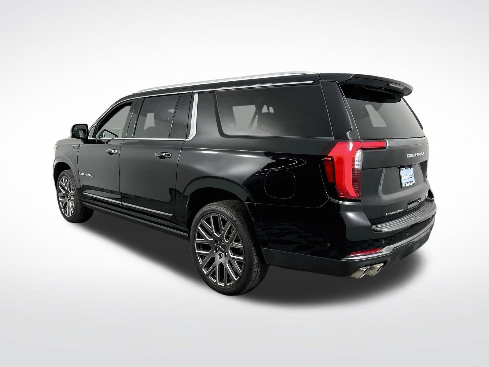Used 2025 GMC Yukon XL Denali Ultimate AWD/4WD image 6