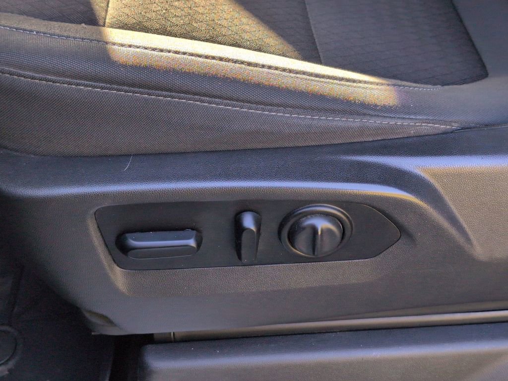 Used 2021 Chevrolet Silverado 1500 LT image 14