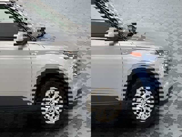 Used 2020 Hyundai Venue SEL FWD image 7