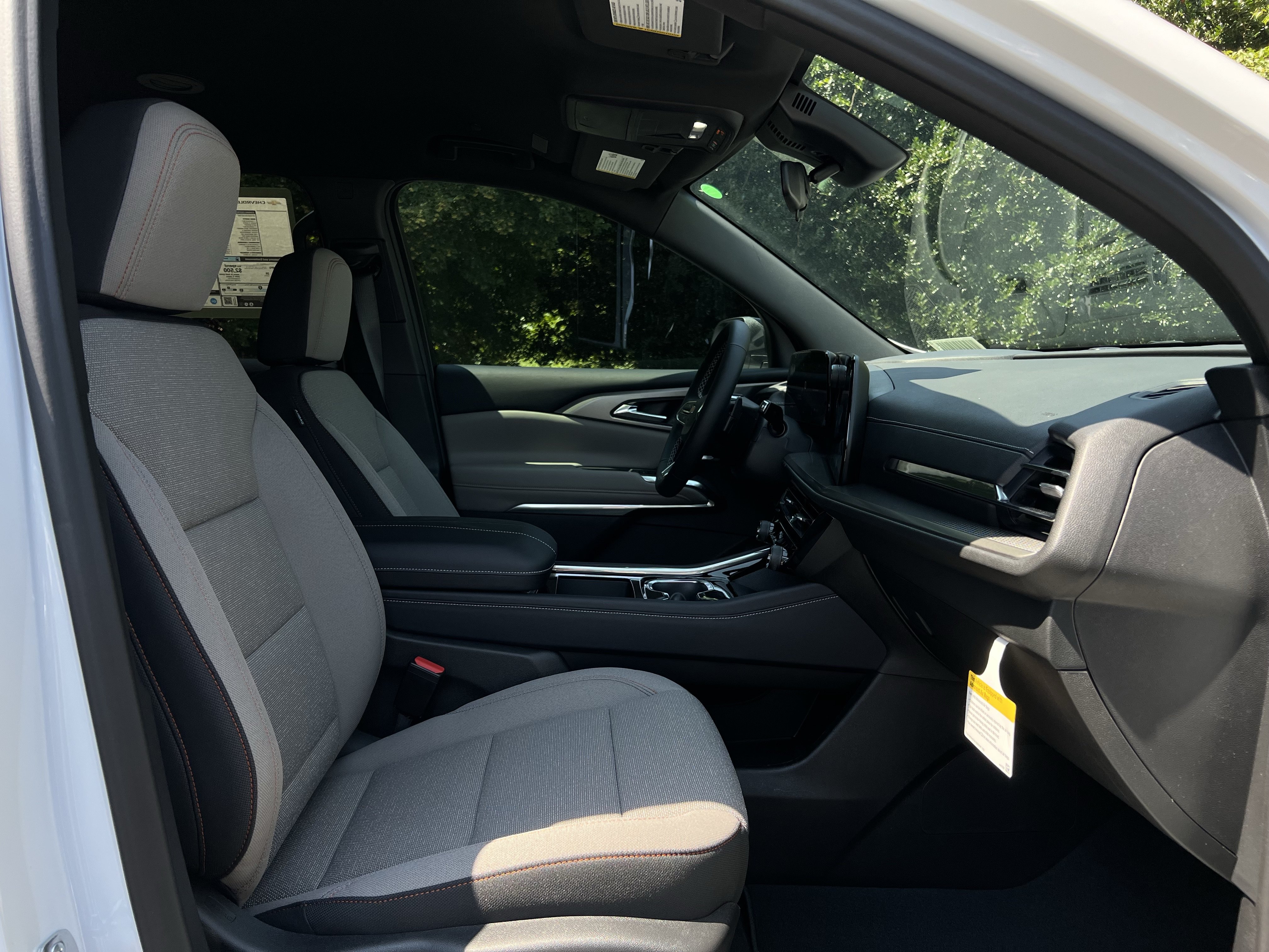 New 2027 Chevrolet Traverse LT FWD image 31