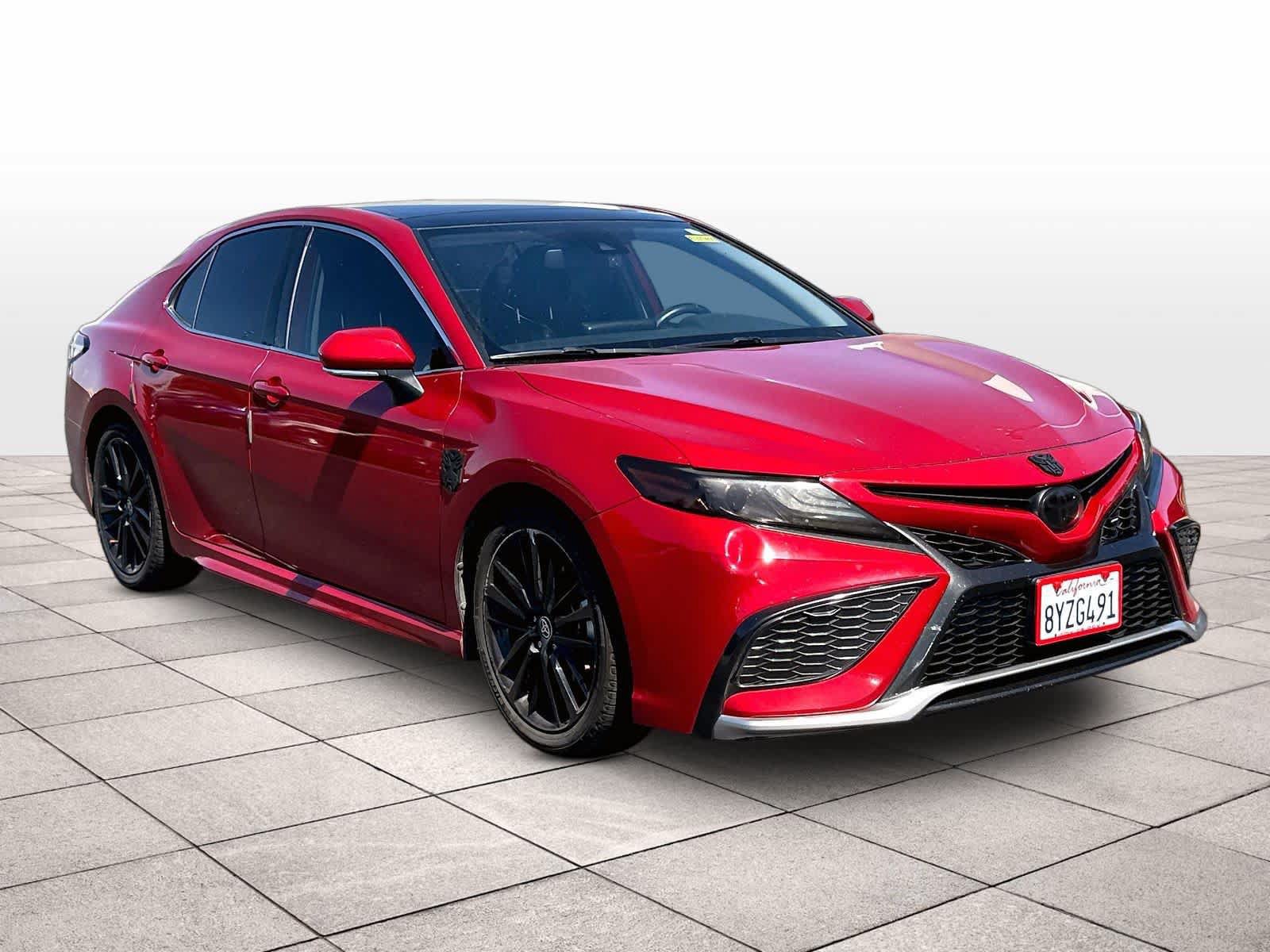 Used 2022 Toyota Camry XSE FWD image 3