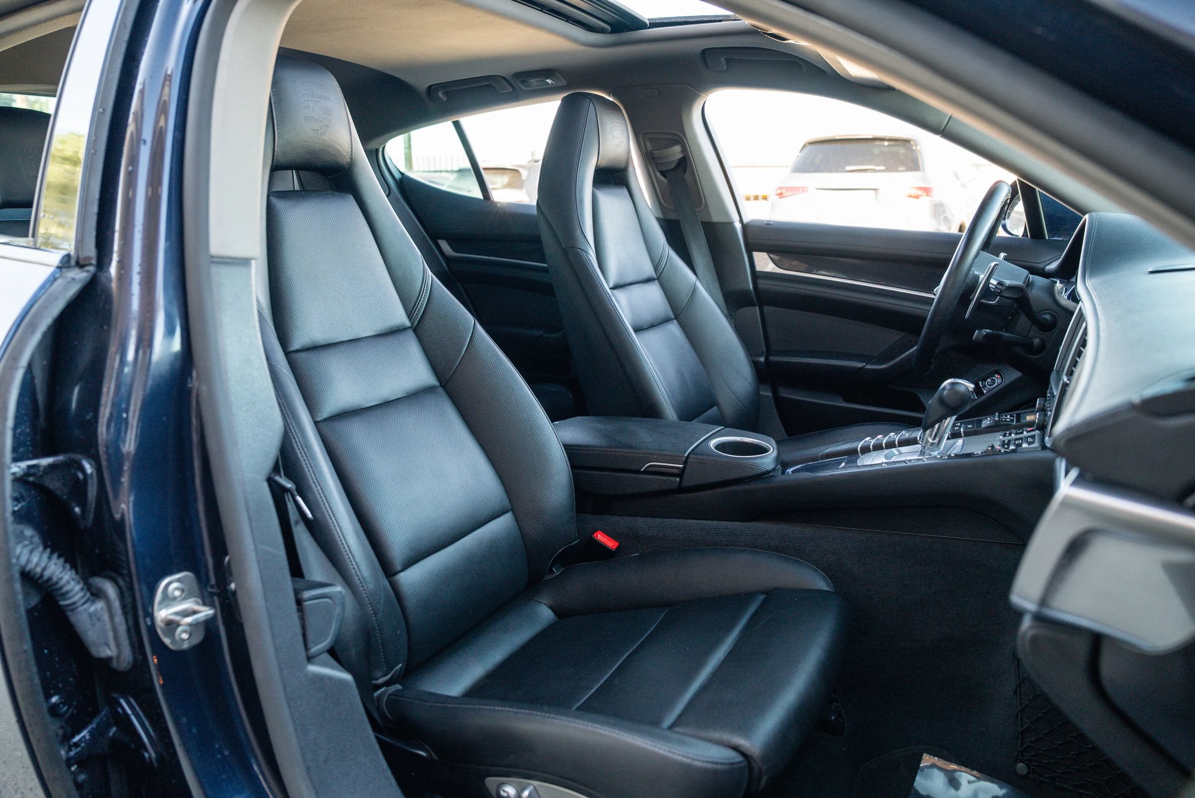Used 2016 Porsche Panamera RWD image 23