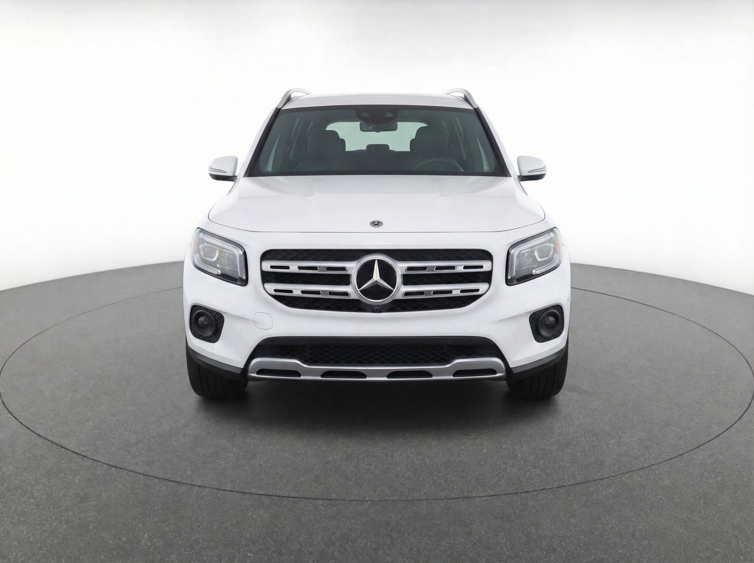 Used 2025 Mercedes-Benz GLB 250 4MATIC image 2