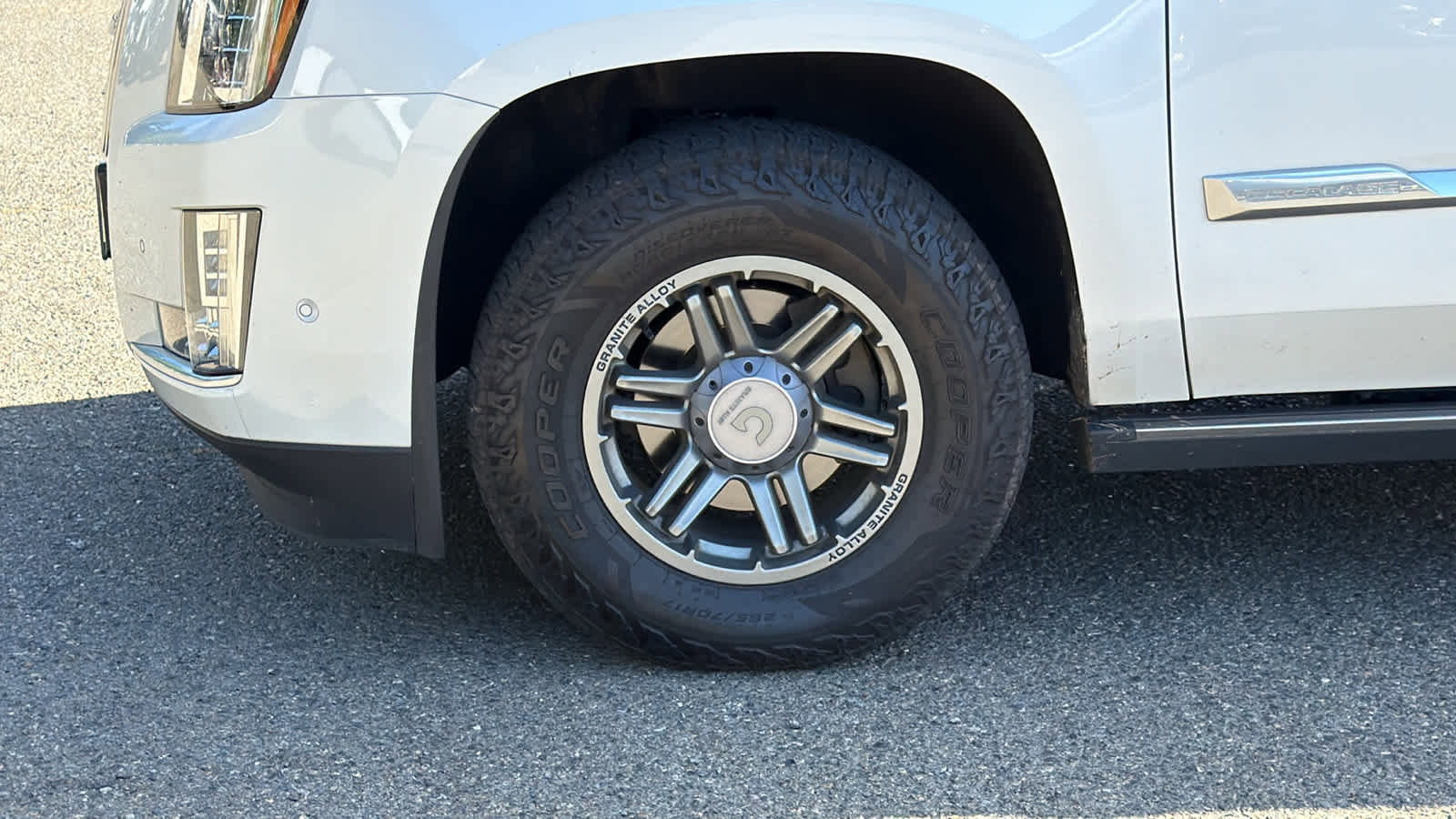 Used 2017 Cadillac Escalade ESV Platinum image 9