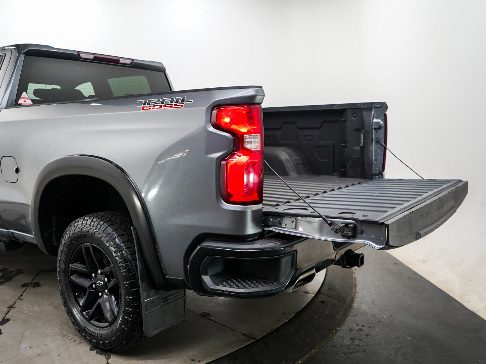 Used 2021 Chevrolet Silverado 1500 LT Trail Boss w/ Bed Protection Package AWD/4WD image 9