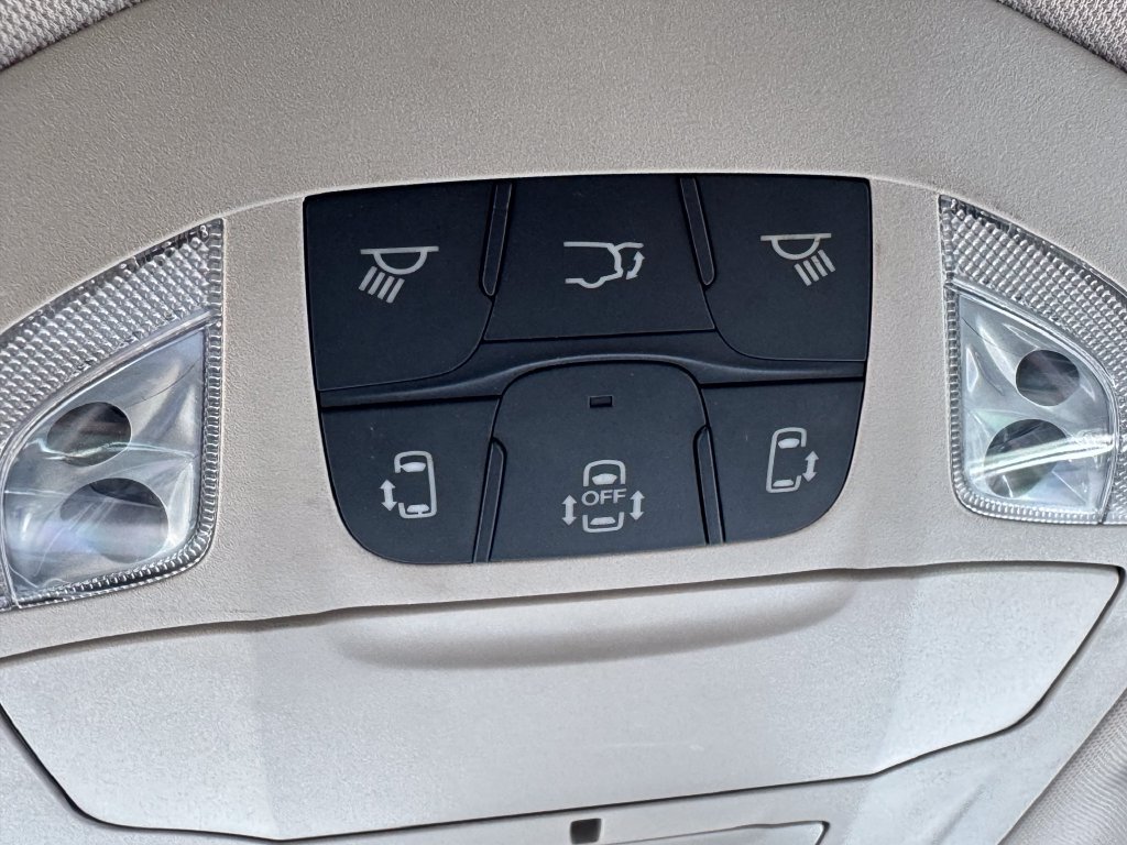 Used 2024 Chrysler Pacifica Touring-L FWD image 26