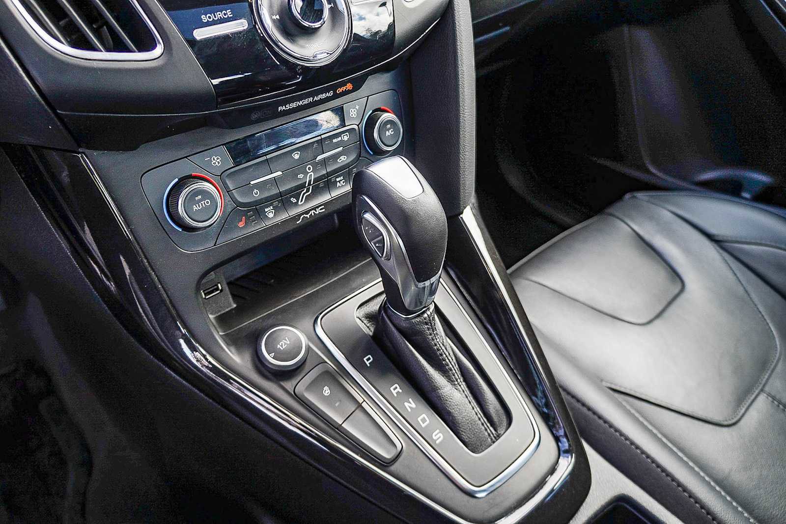 Used 2017 Ford Focus Titanium w/ Titanium Technology Package image 22