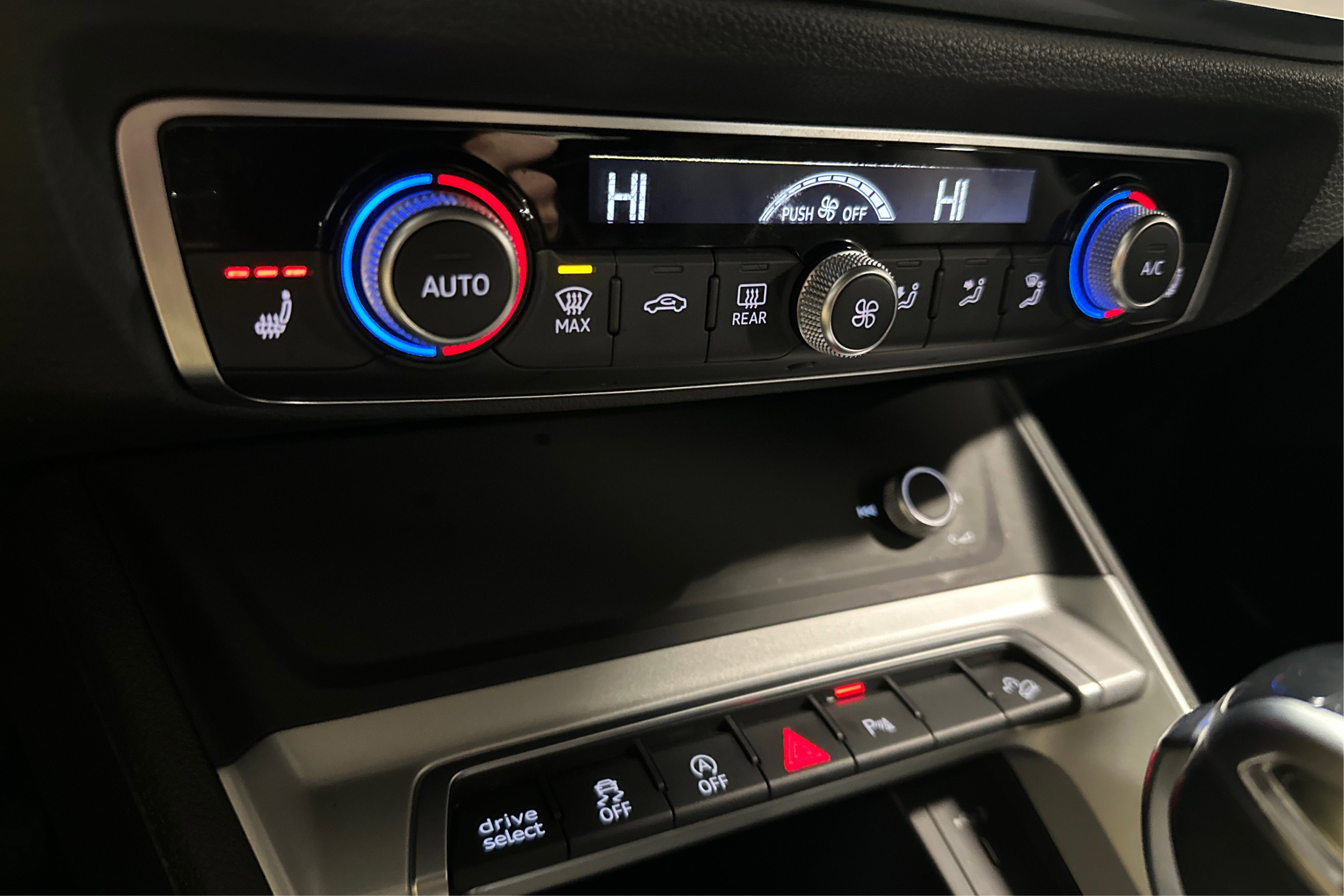 Used 2025 Audi Q3 2.0T Premium image 33