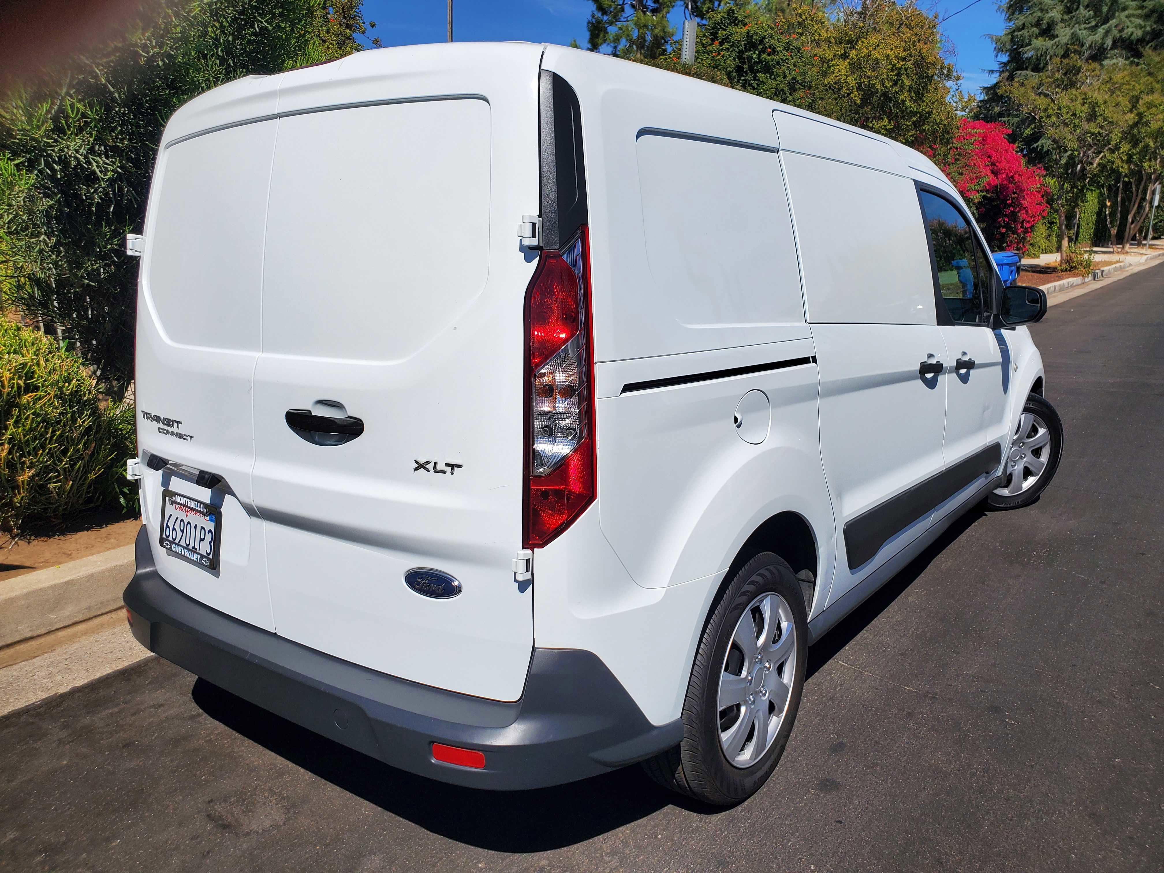 Used 2017 Ford Transit Connect XLT image 4