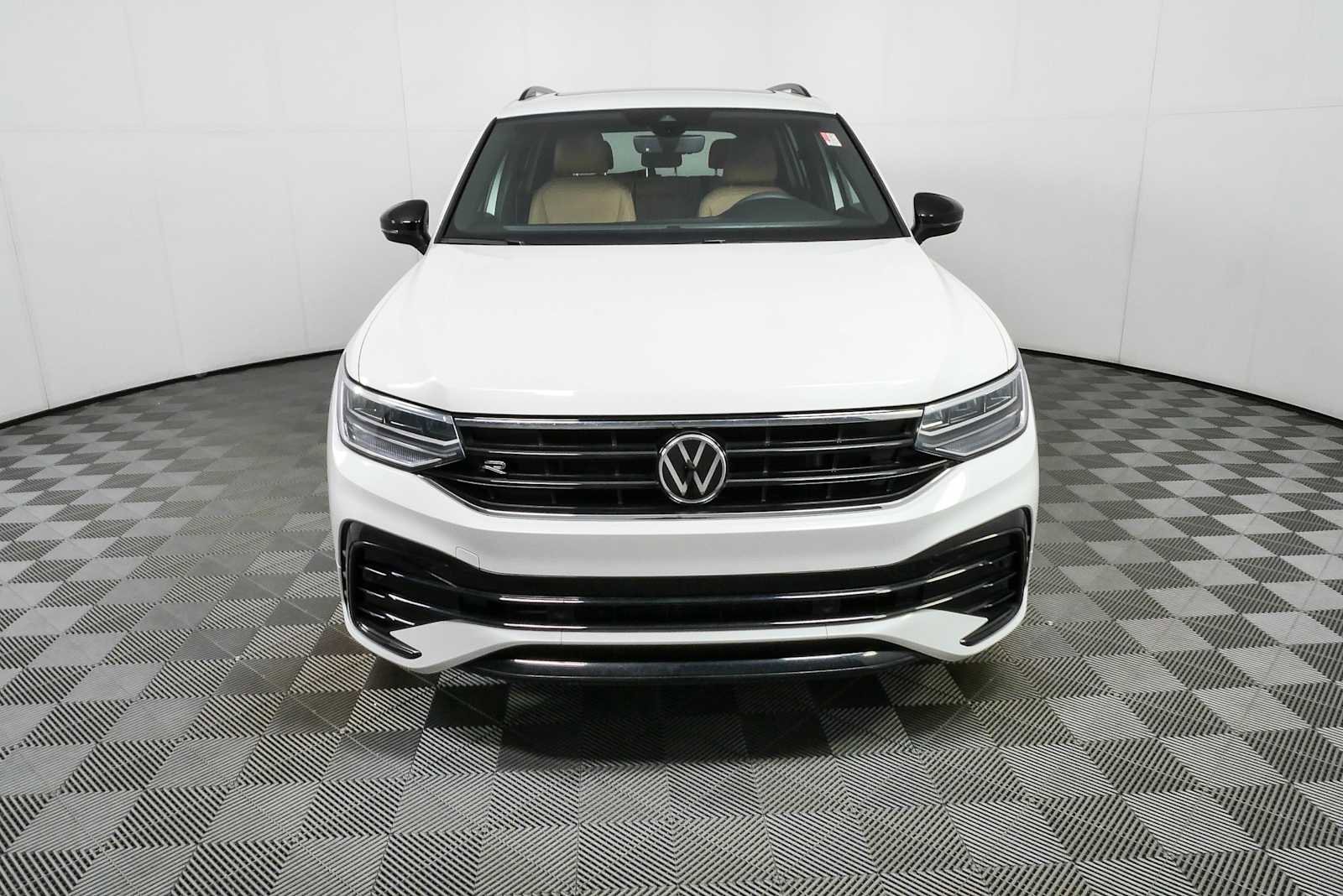 Certified 2023 Volkswagen Tiguan SE R-Line FWD image 38
