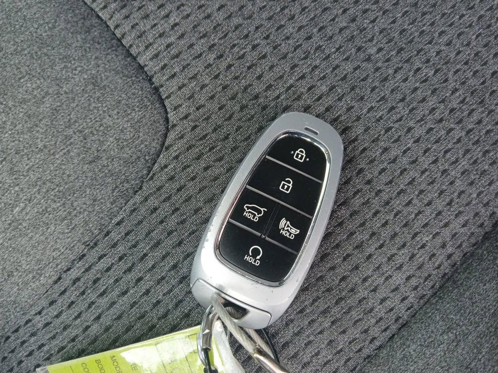 Used 2023 Hyundai Santa Fe SEL FWD image 6