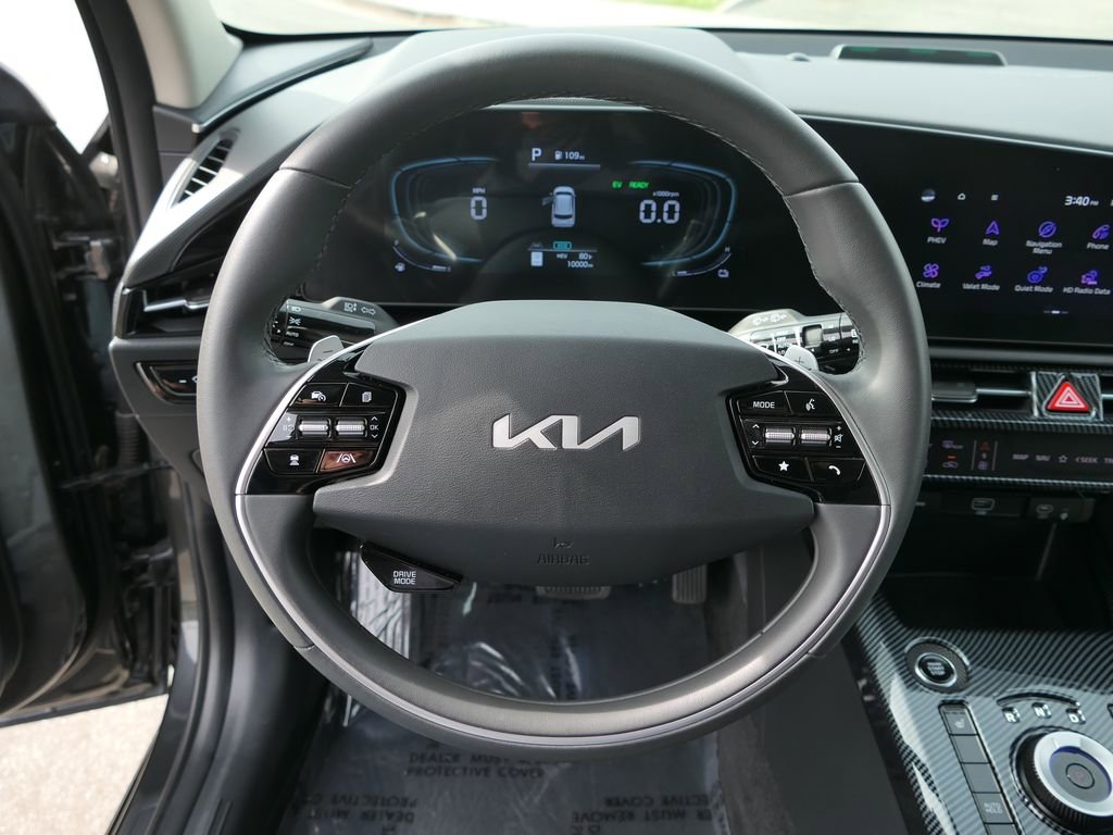 Used 2025 Kia Niro EX image 16