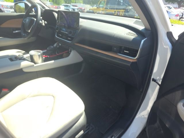 Used 2025 Toyota Grand Highlander AWD image 12