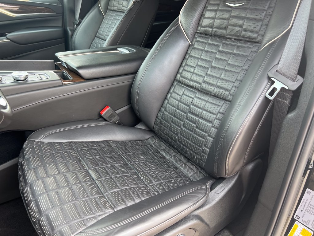 Certified 2024 Cadillac Escalade ESV Premium Luxury Platinum AWD/4WD image 11