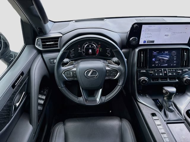 Used 2024 Lexus LX 600 4WD w/ Luxury Package image 18