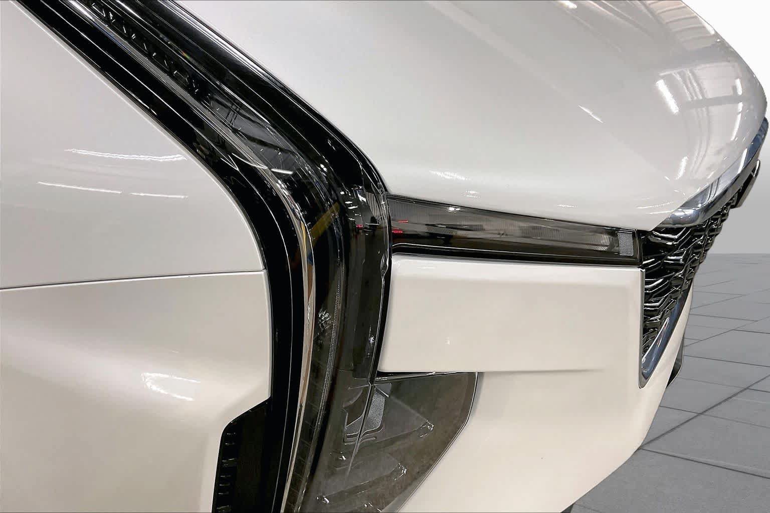 Used 2024 Cadillac XT4 Luxury w/ Cold Weather Package AWD/4WD image 28