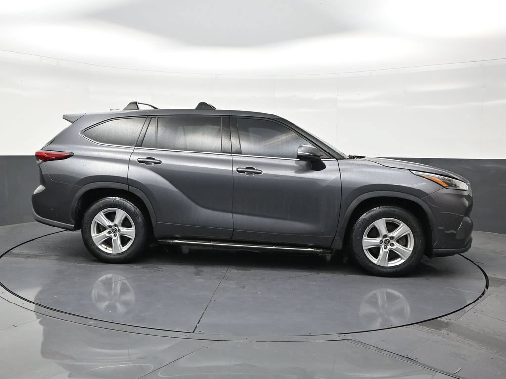 Used 2021 Toyota Highlander L FWD image 6