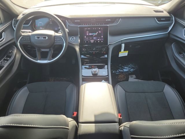 New 2025 Jeep Grand Cherokee Altitude image 12