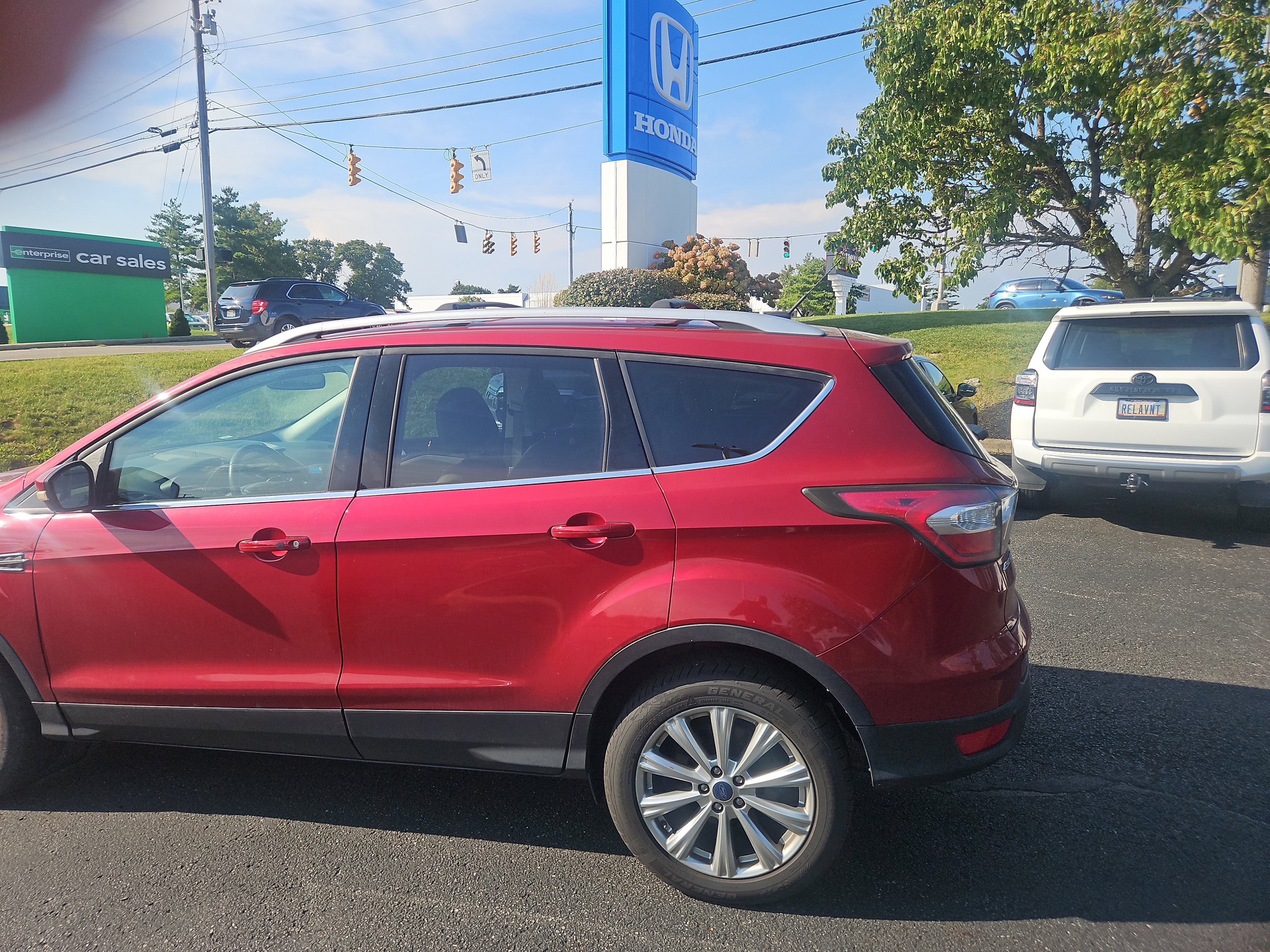 Used 2017 Ford Escape Titanium FWD image 11