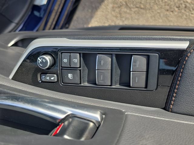 Used 2025 Toyota Sienna Limited image 29