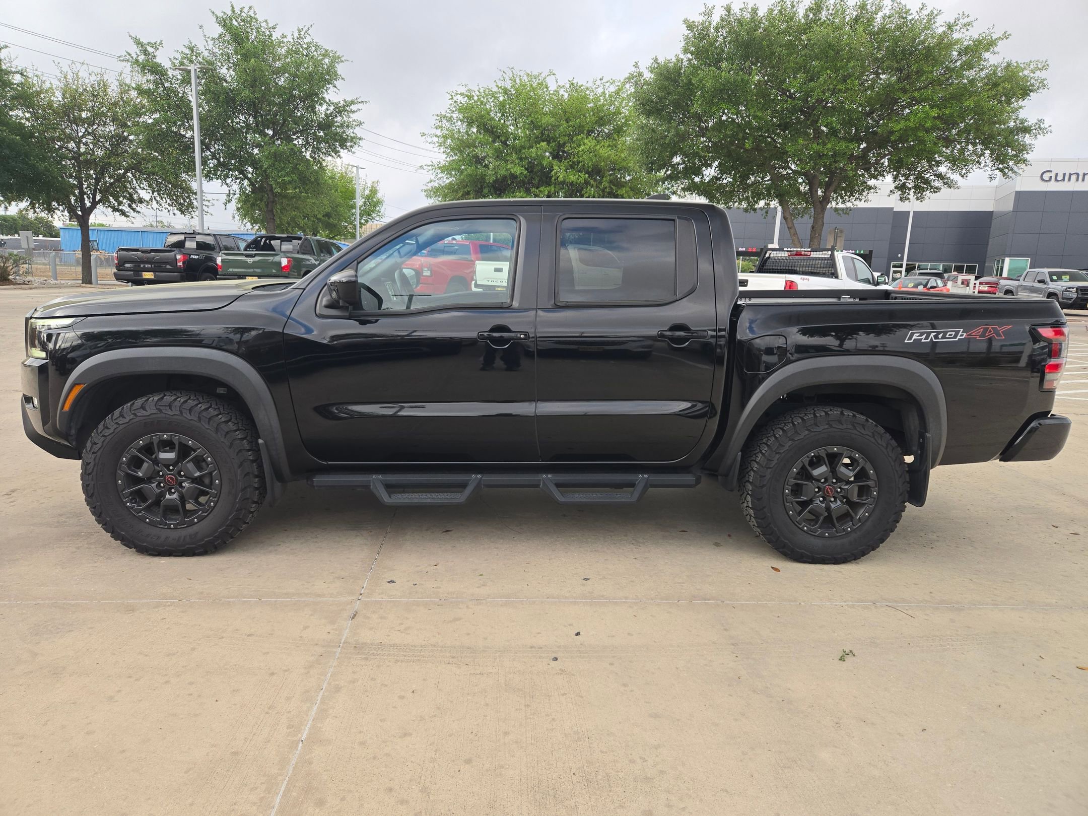 Used 2022 Nissan Frontier PRO-4X w/ Pro-4X Premium Package image 6