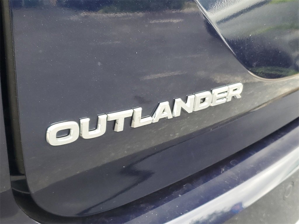 Used 2023 Mitsubishi Outlander SE image 7