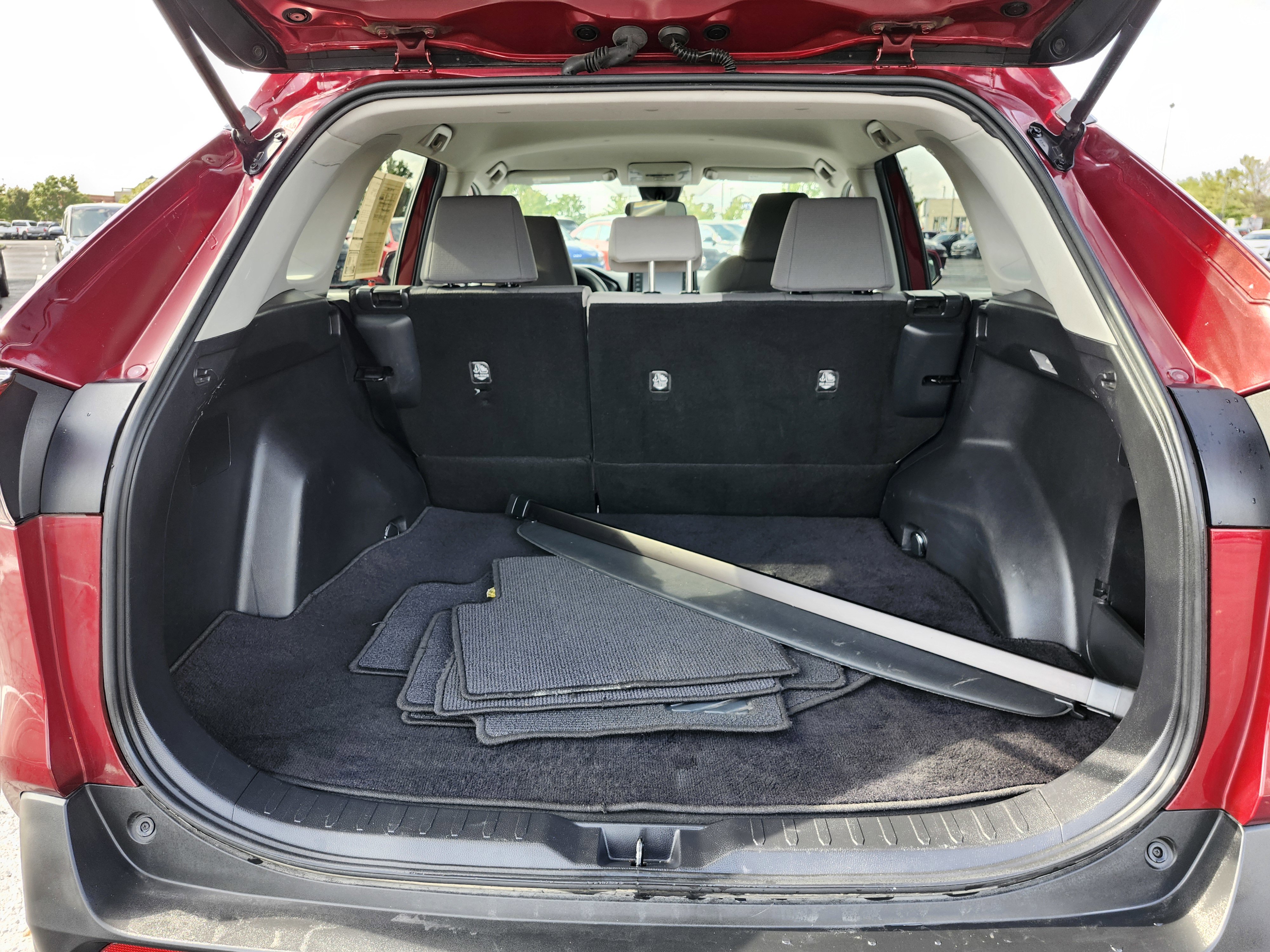 Used 2021 Toyota RAV4 XLE image 16