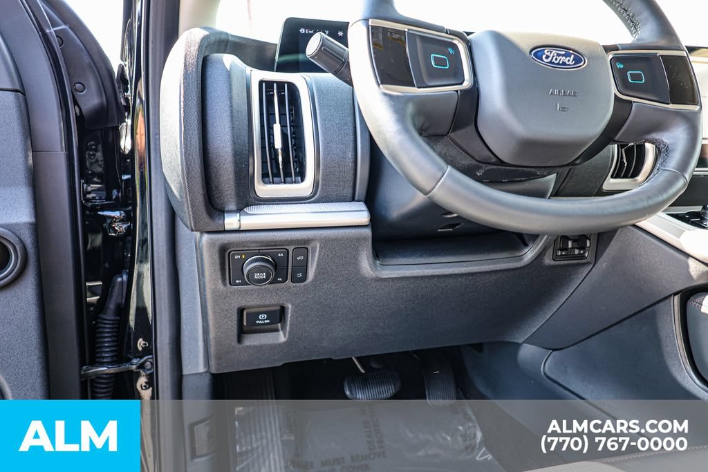 Used 2025 Ford Expedition Active AWD/4WD image 30