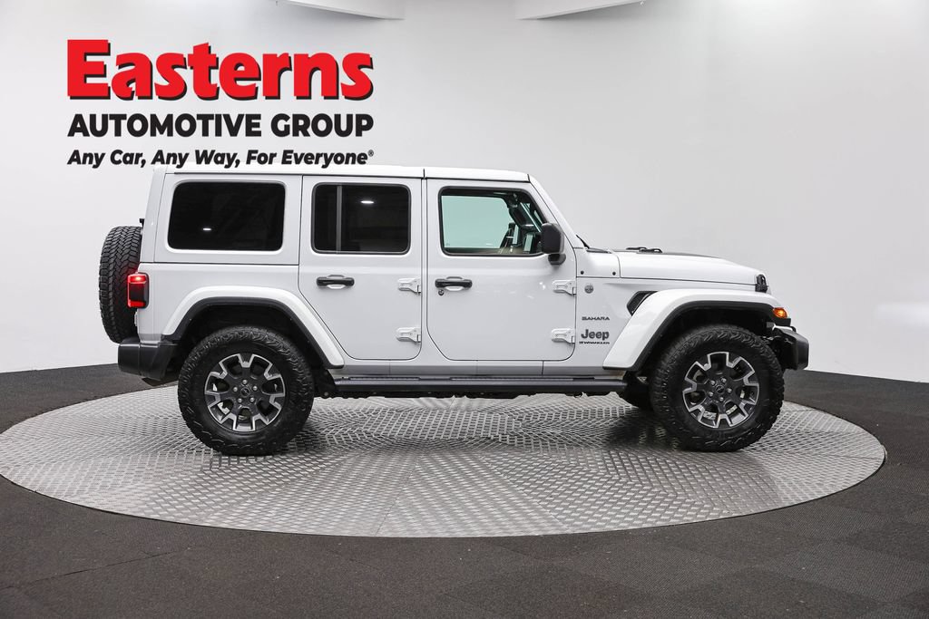 Used 2024 Jeep Wrangler Unlimited Sahara w/ Dual Top Group AWD/4WD image 4