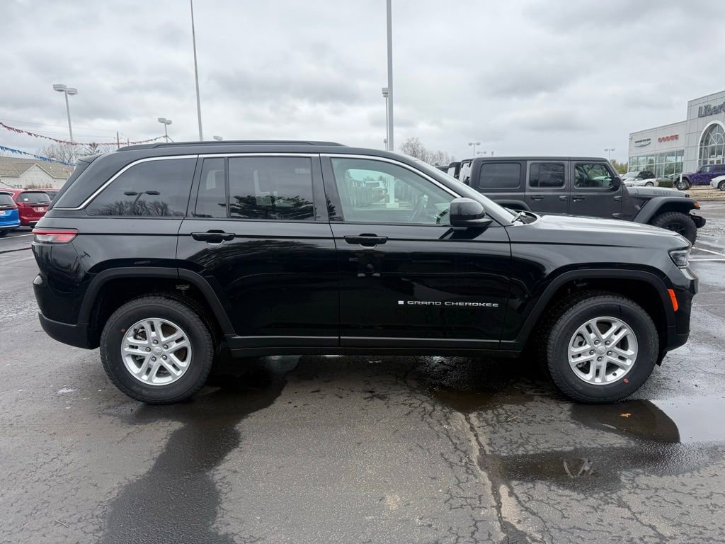 New 2025 Jeep Grand Cherokee Laredo w/ Luxury Tech Group I image 2