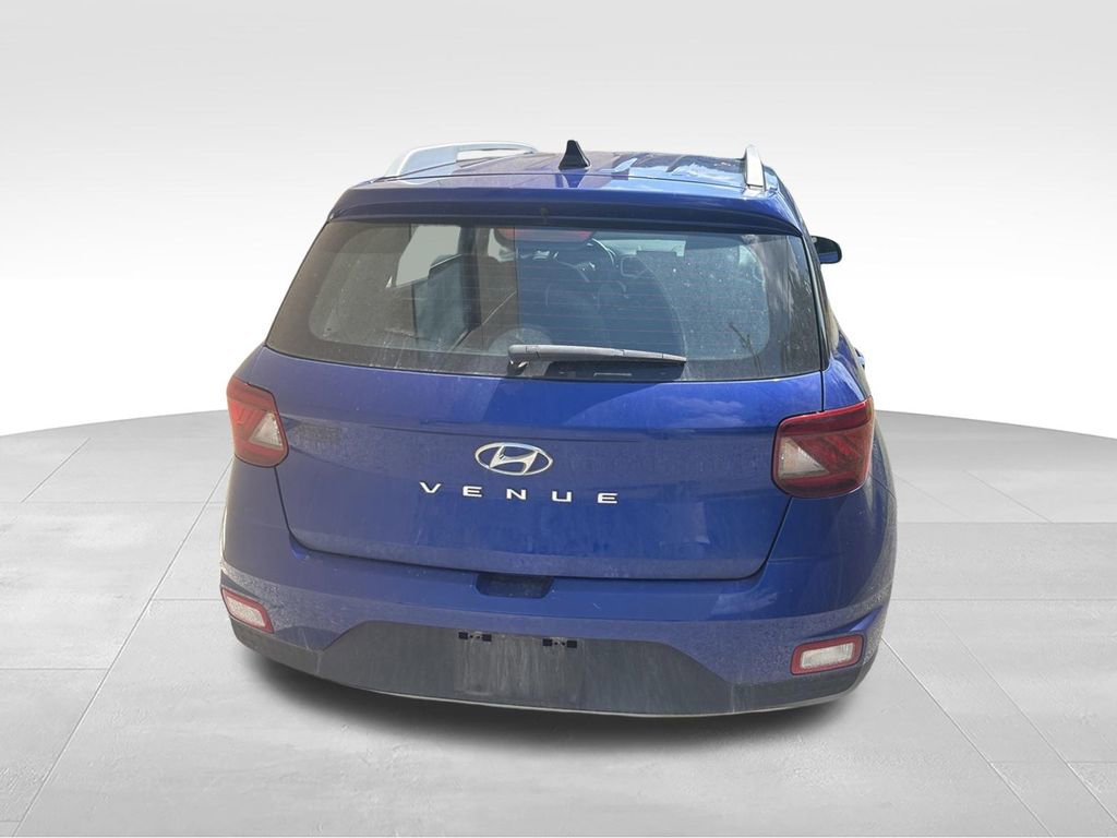Used 2022 Hyundai Venue Limited FWD image 5